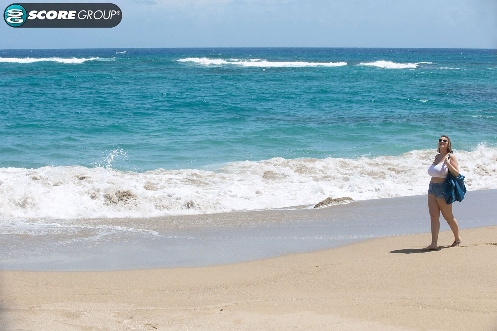Peeper Spies on Daria at the Beach