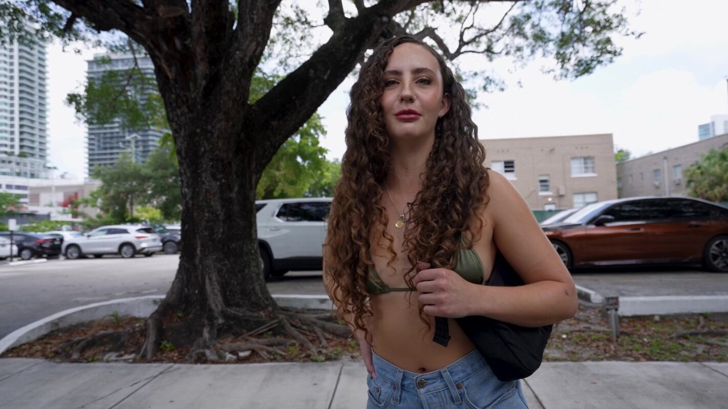 New To Miami And Already Fucking a Stranger On The Bus