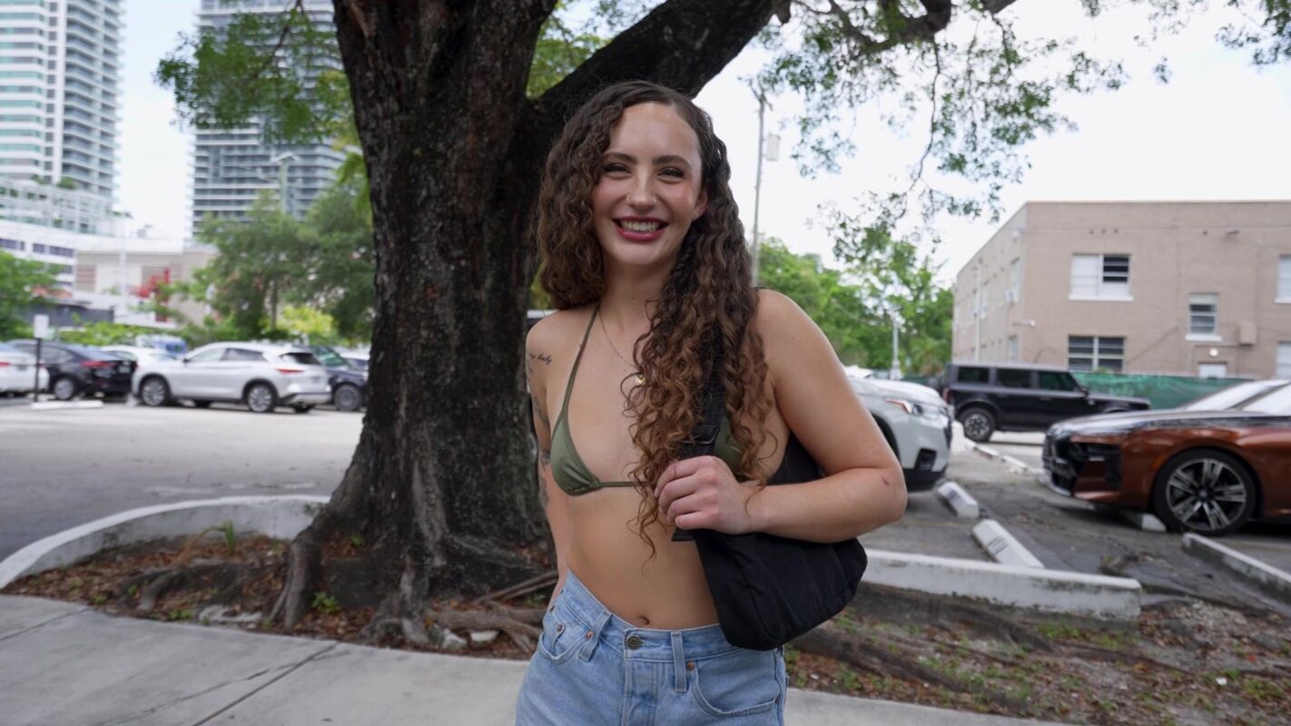 New To Miami And Already Fucking a Stranger On The Bus