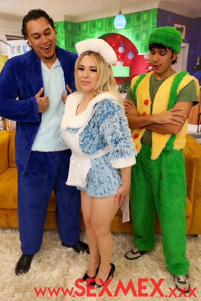 THE P-LUCHE FAMILY - THREESOME WITH THE BUSTY BABE . MICHELLE ALDRETE