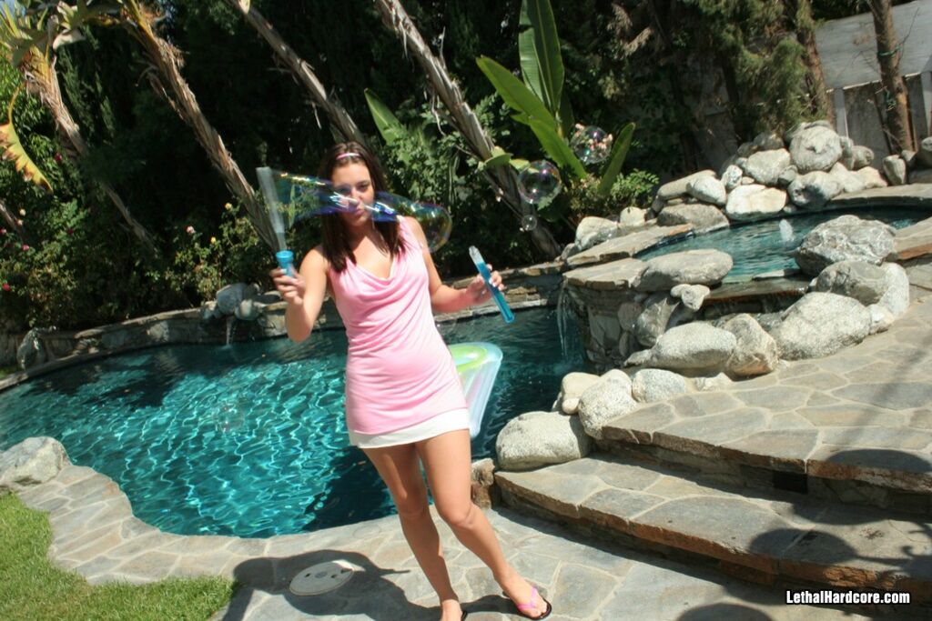 Cute Teen Gracie Glam Loves To Fuck Older Men