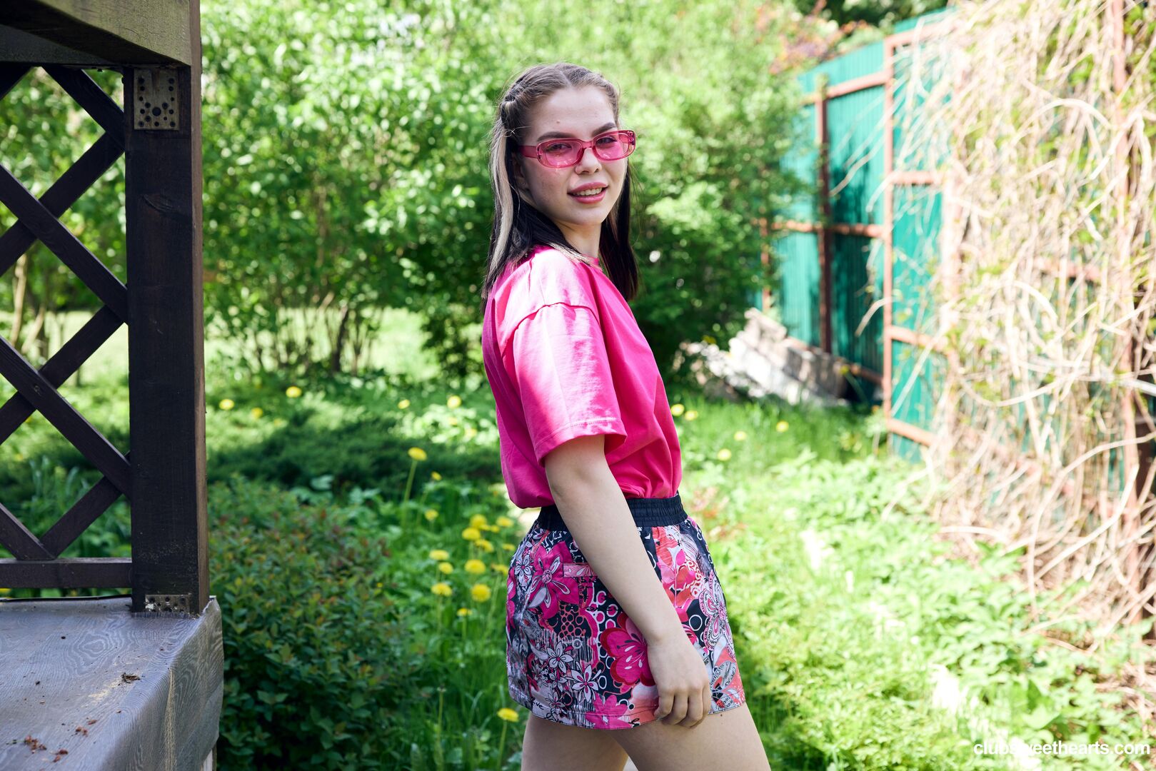 Petite bella fawn in bloom
