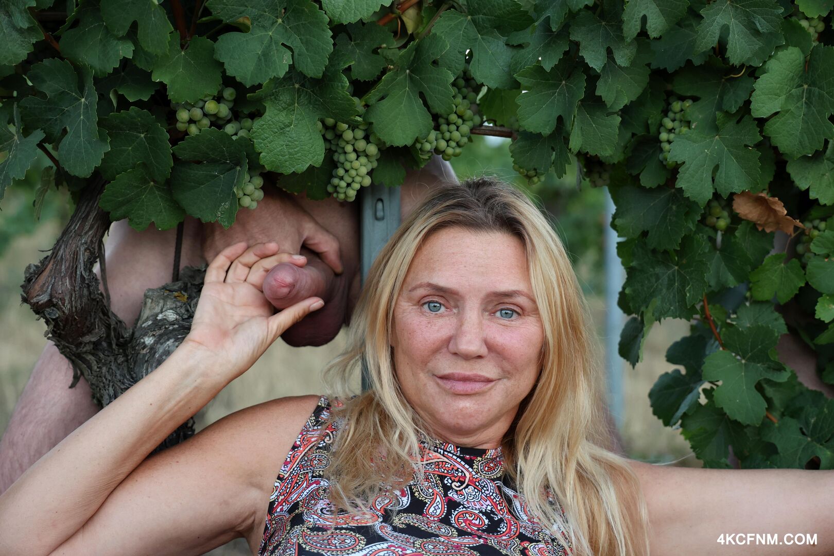 Public cumming at a vineyard