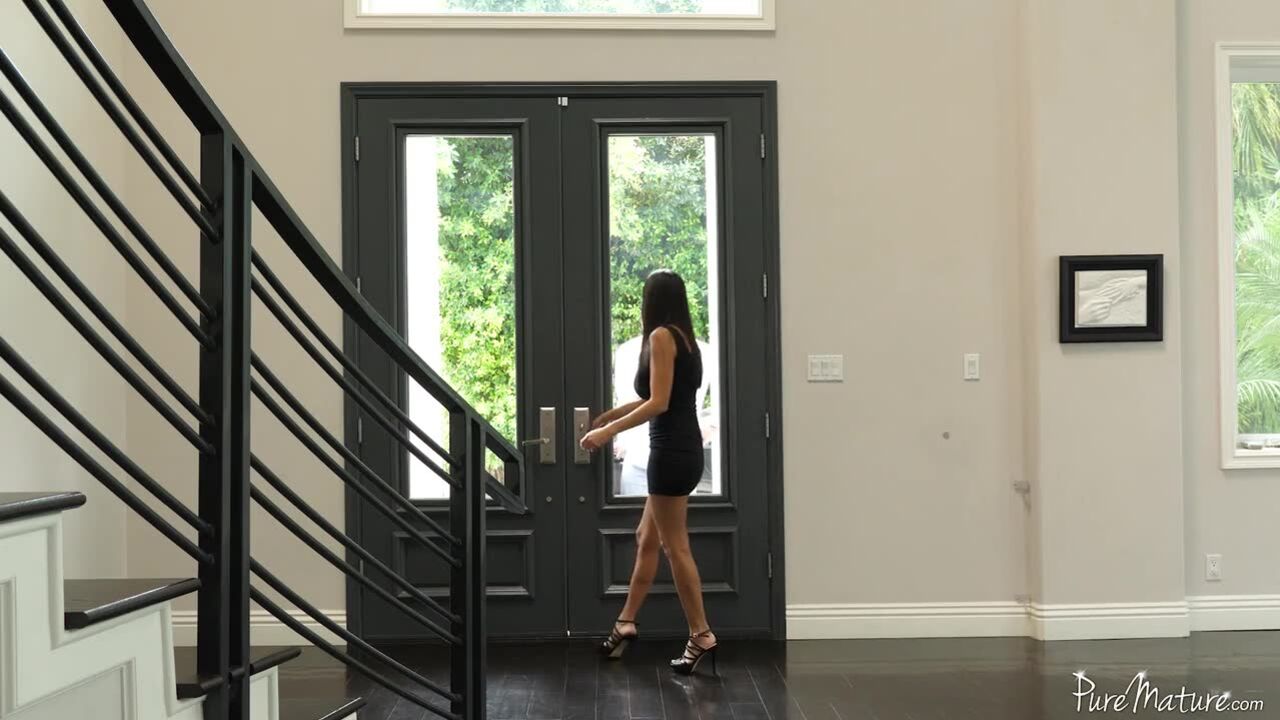 Veronica Rayne: Extramarital Massage
