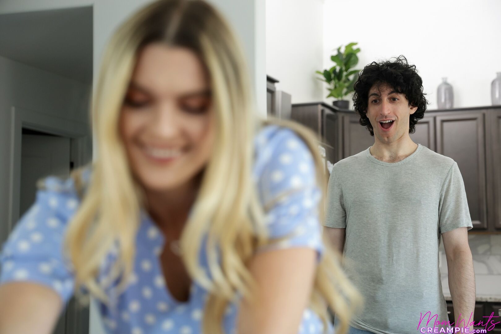 I Need Some Of Your Icing Stepson - S9:E5