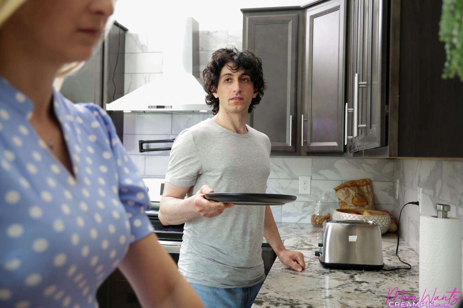 I Need Some Of Your Icing Stepson - S9:E5