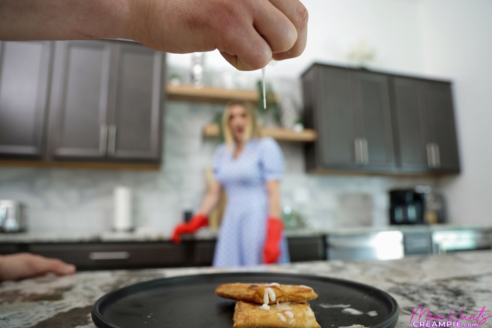 I Need Some Of Your Icing Stepson - S9:E5