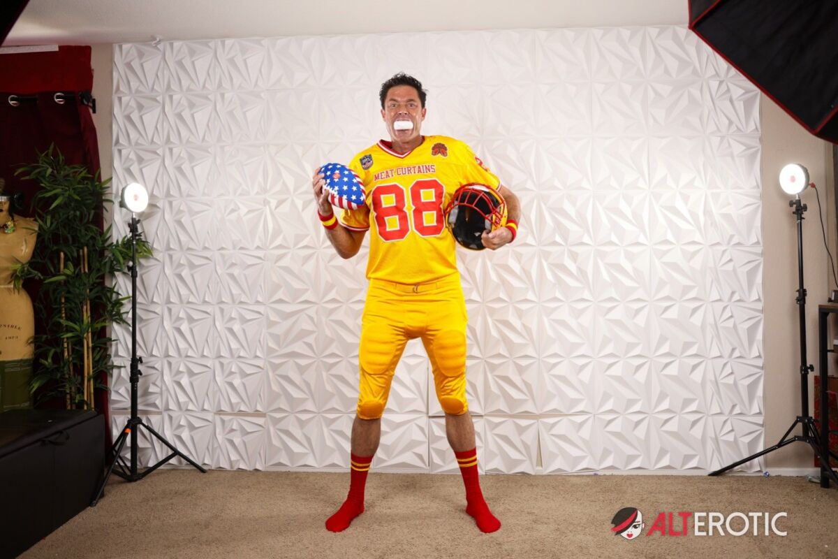 Star Wide Receiver Chris Sterling Seduces The Rival Teams Cheerleader