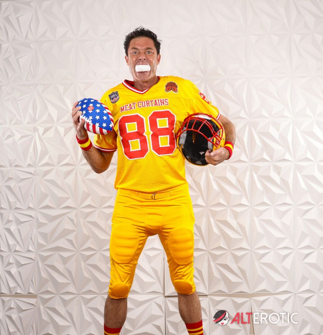 Star Wide Receiver Chris Sterling Seduces The Rival Teams Cheerleader