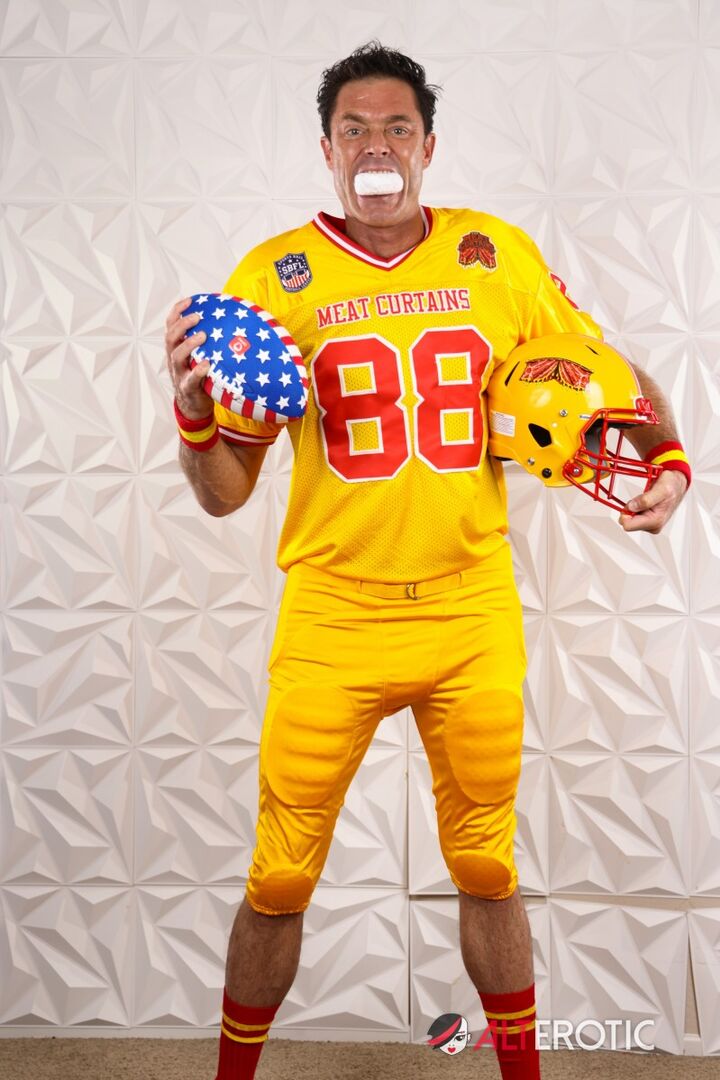 Star Wide Receiver Chris Sterling Seduces The Rival Teams Cheerleader