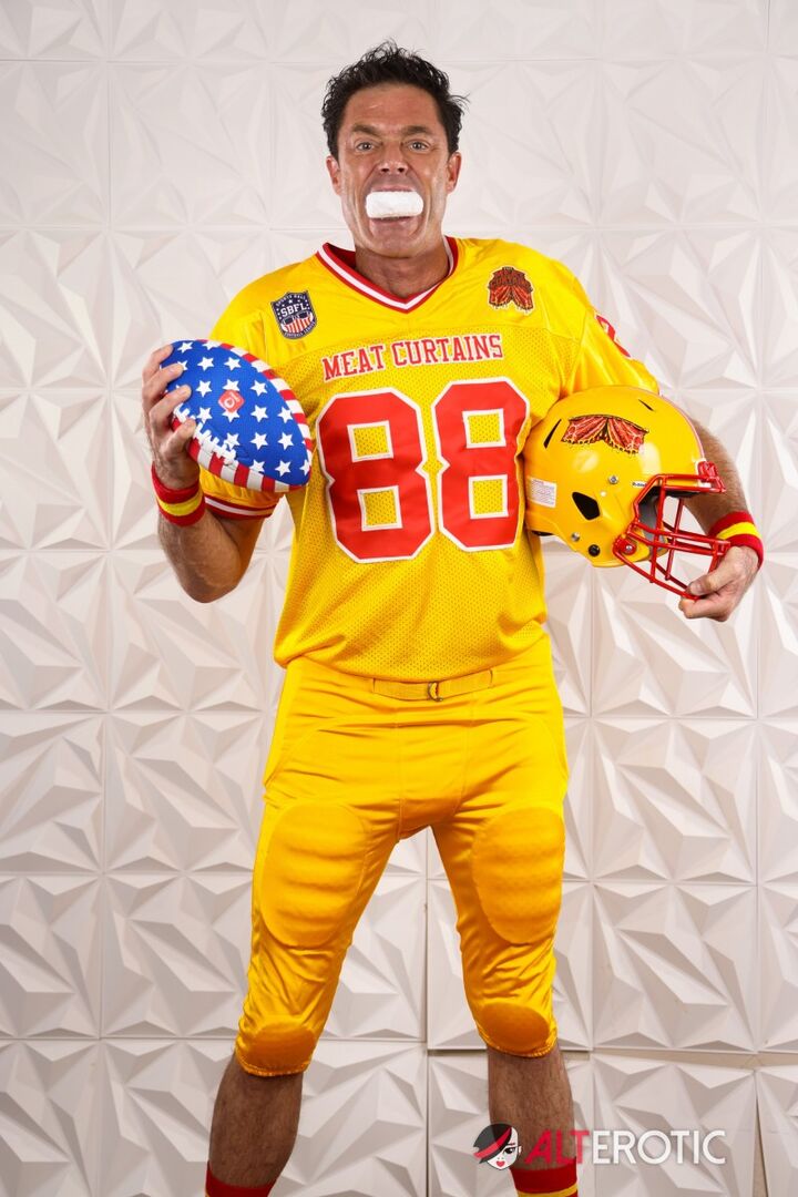 Star Wide Receiver Chris Sterling Seduces The Rival Teams Cheerleader