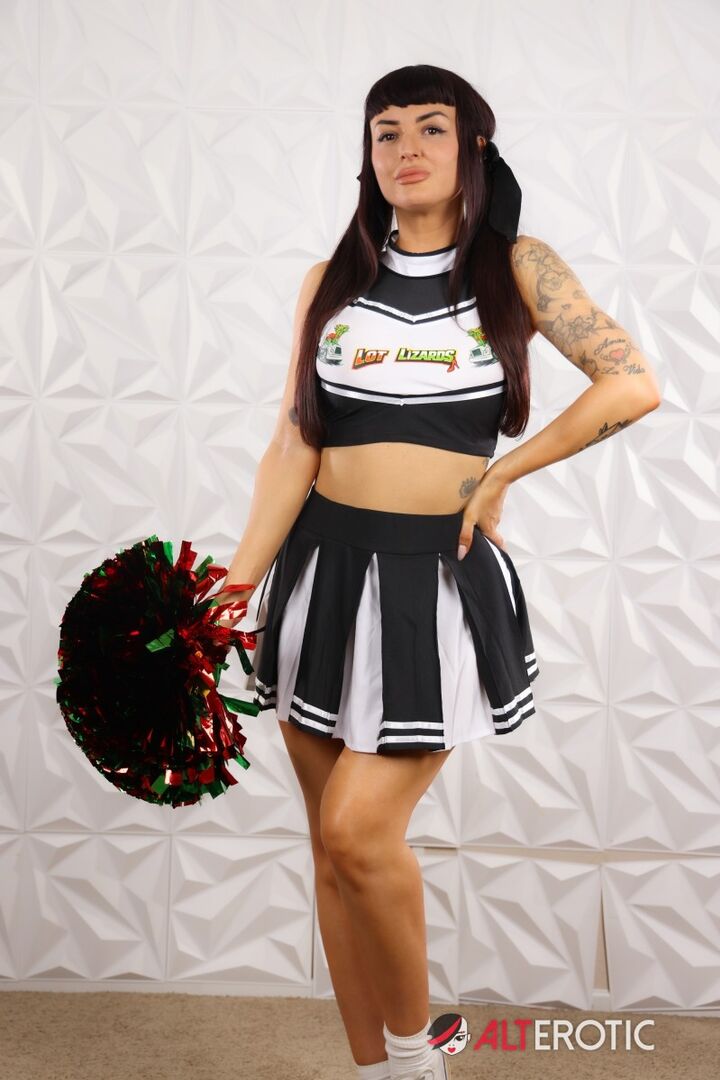 Star Wide Receiver Chris Sterling Seduces The Rival Teams Cheerleader