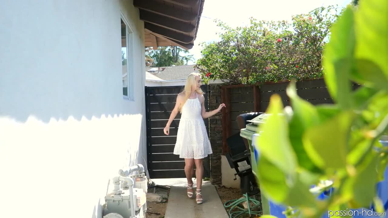 Lana Sharapova: Homecoming Surprise