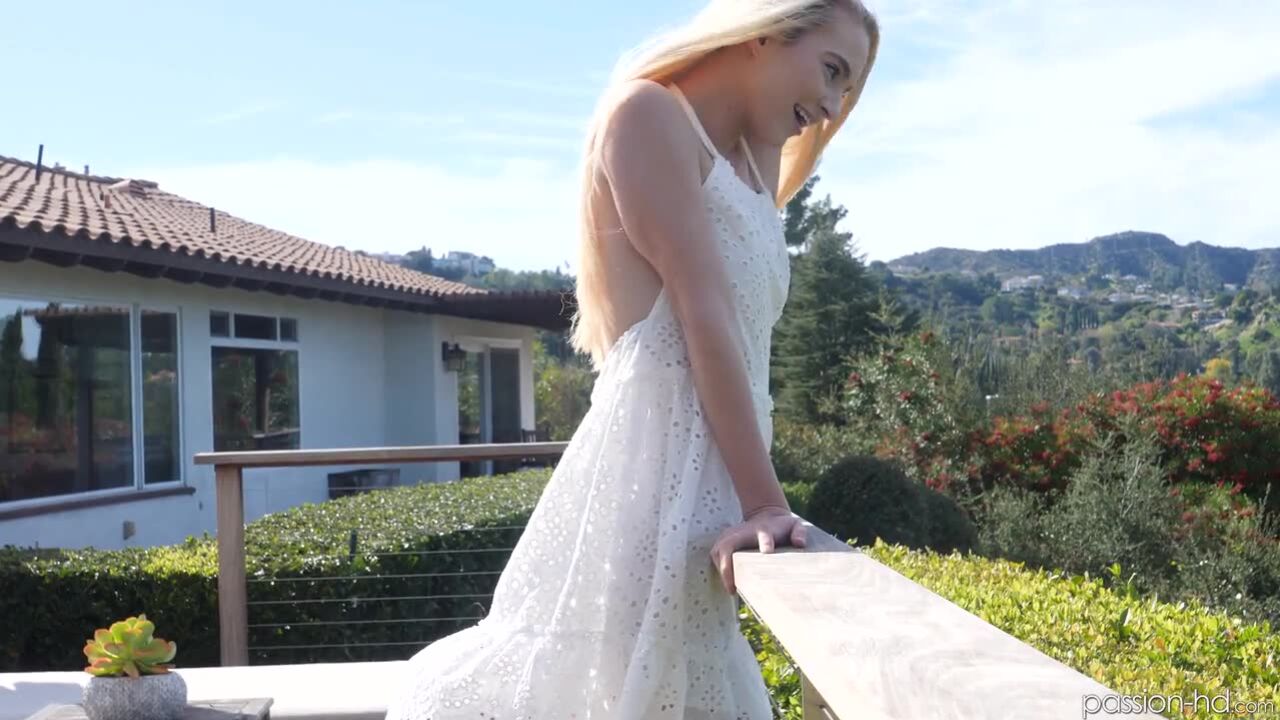 Lana Sharapova: Homecoming Surprise