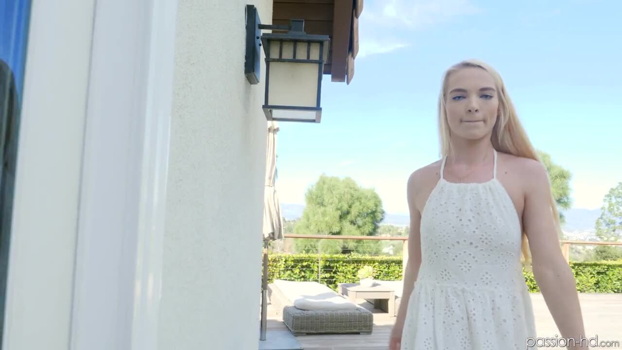 Lana Sharapova: Homecoming Surprise