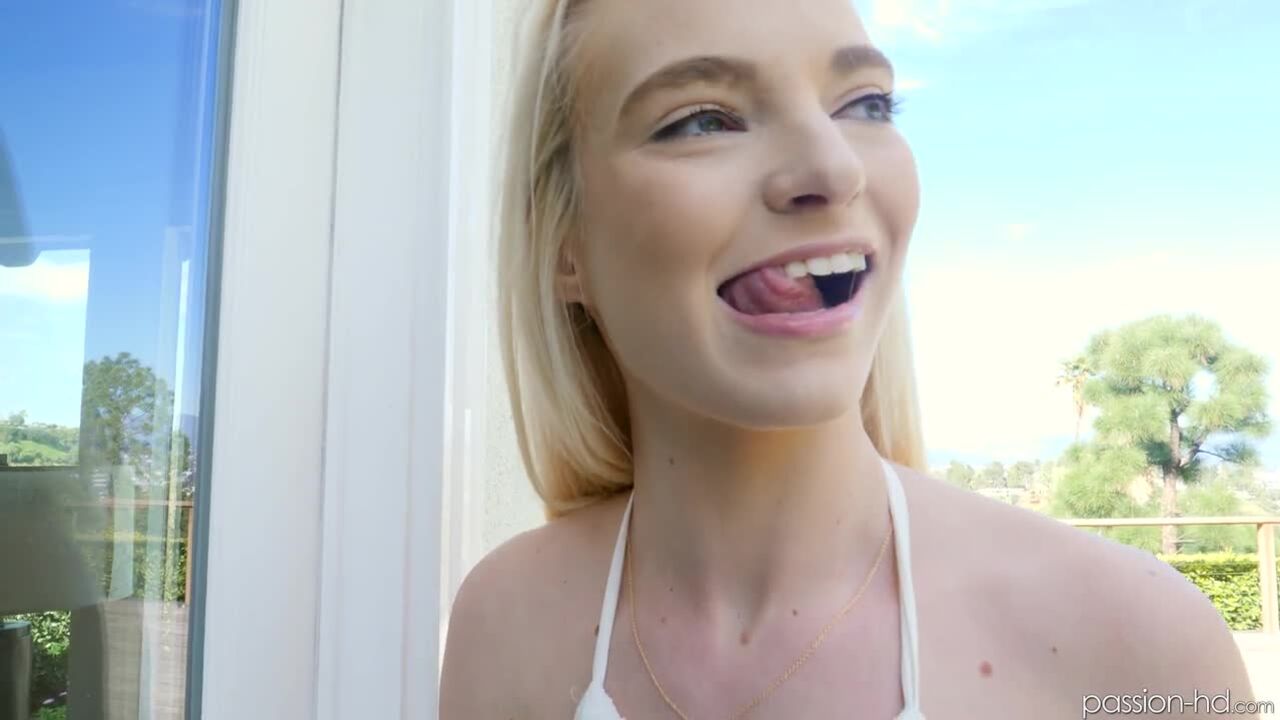 Lana Sharapova: Homecoming Surprise