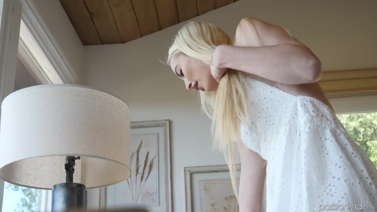 Lana Sharapova: Homecoming Surprise