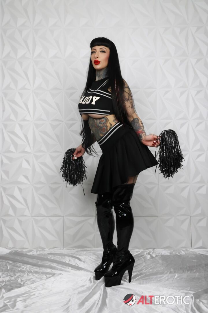 Cheerleader Jessie Lee Seduces Two Rival Football Stars Nade Nasty And Tef Wesley To Double Team Her