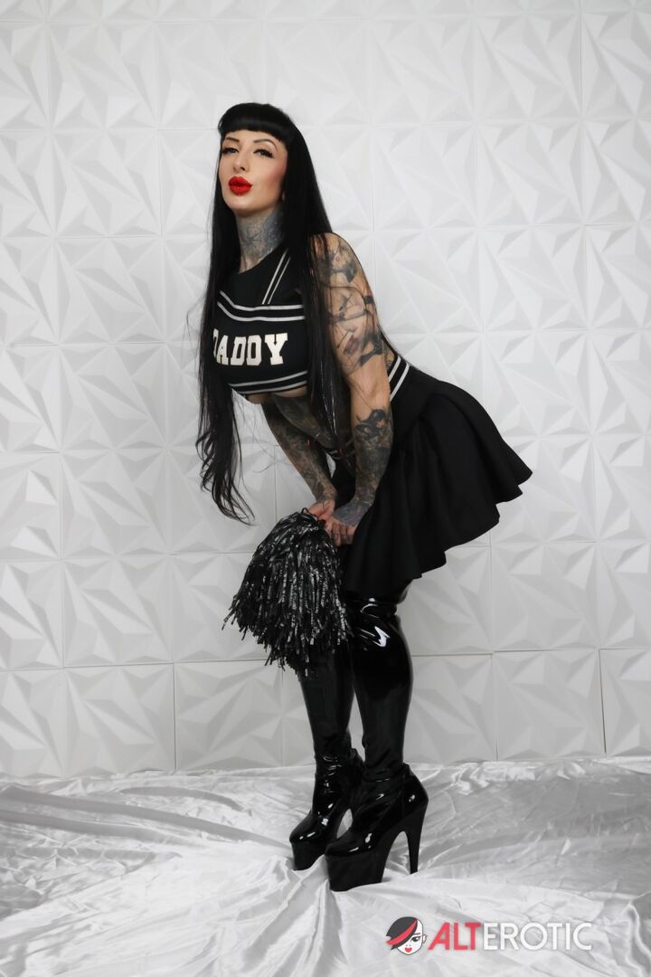 Cheerleader Jessie Lee Seduces Two Rival Football Stars Nade Nasty And Tef Wesley To Double Team Her