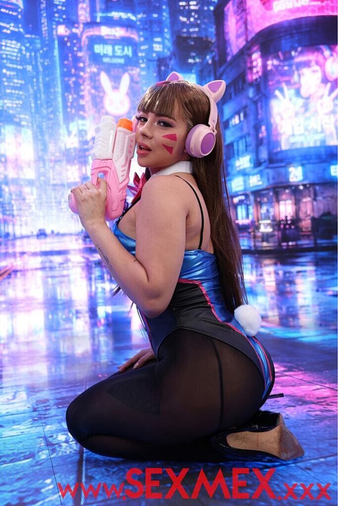 SEXY COSPLAYER D.VA . Nicole Zurich