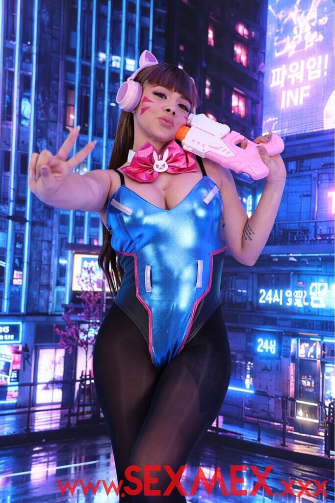 SEXY COSPLAYER D.VA . Nicole Zurich