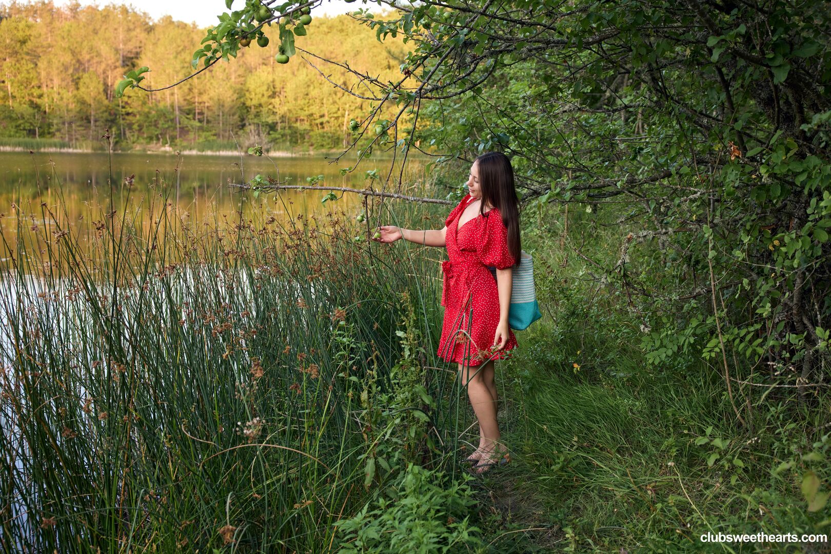 Sumiko gets hot by the lake