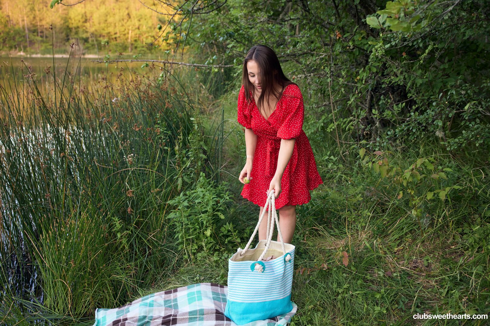 Sumiko gets hot by the lake