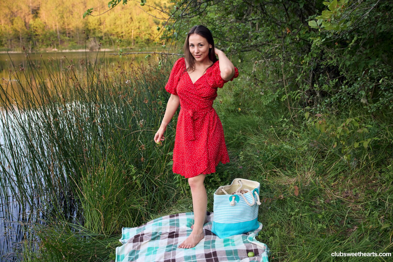 Sumiko gets hot by the lake