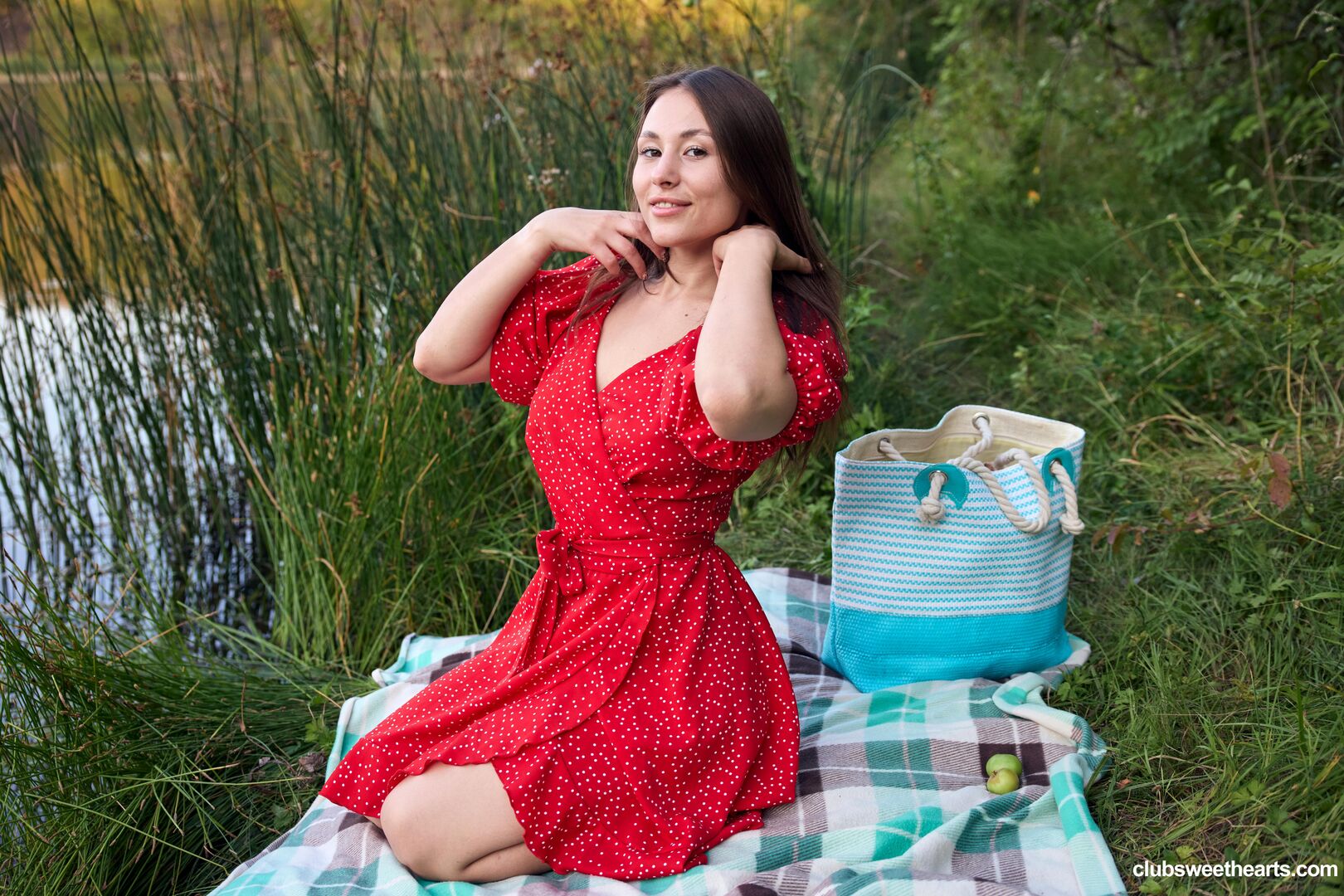 Sumiko gets hot by the lake