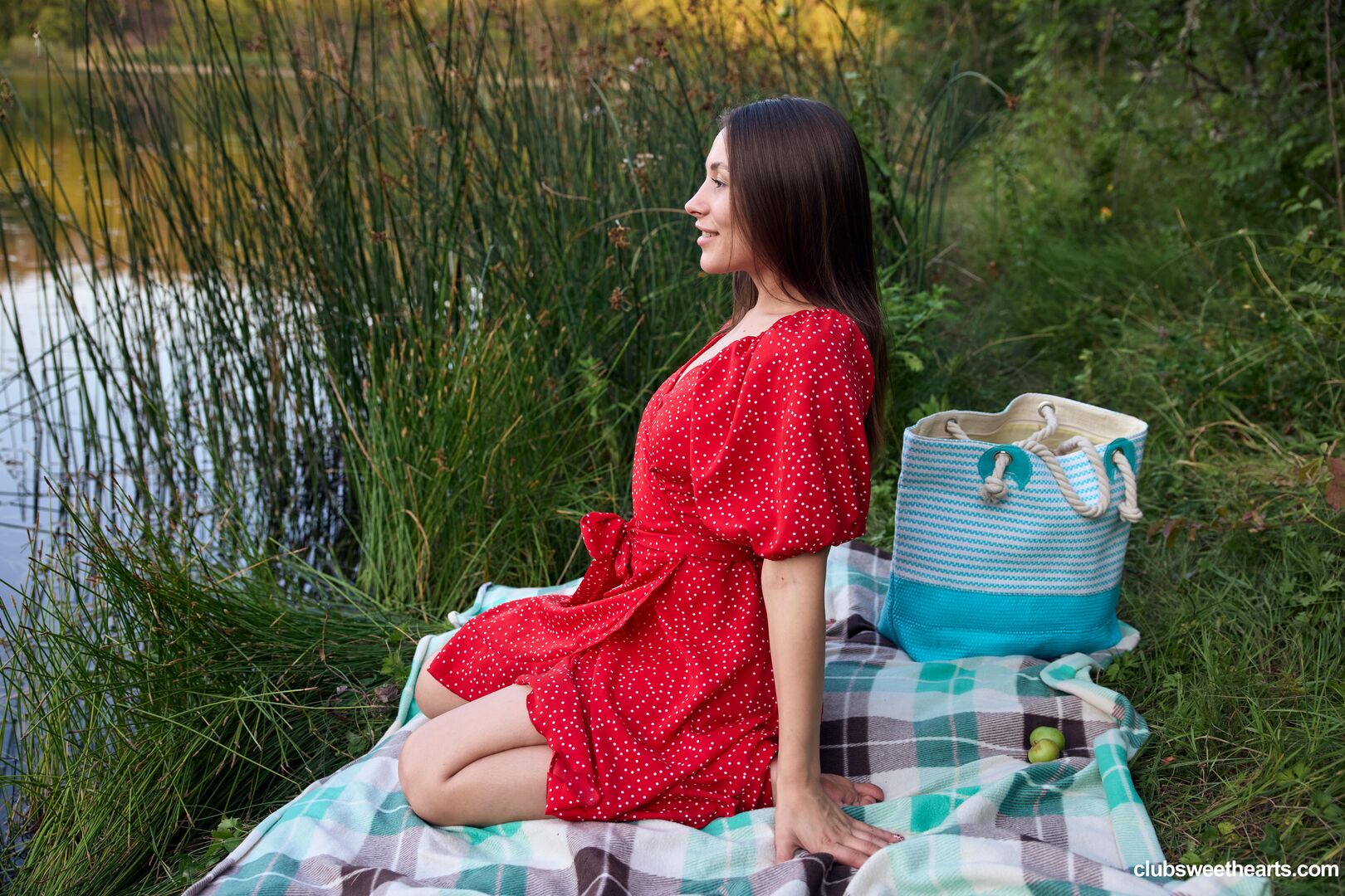 Sumiko gets hot by the lake