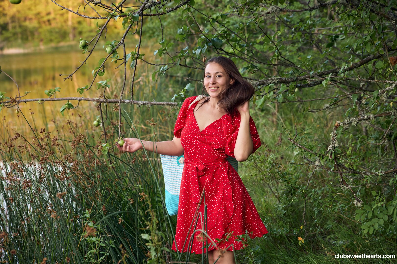 Sumiko gets hot by the lake