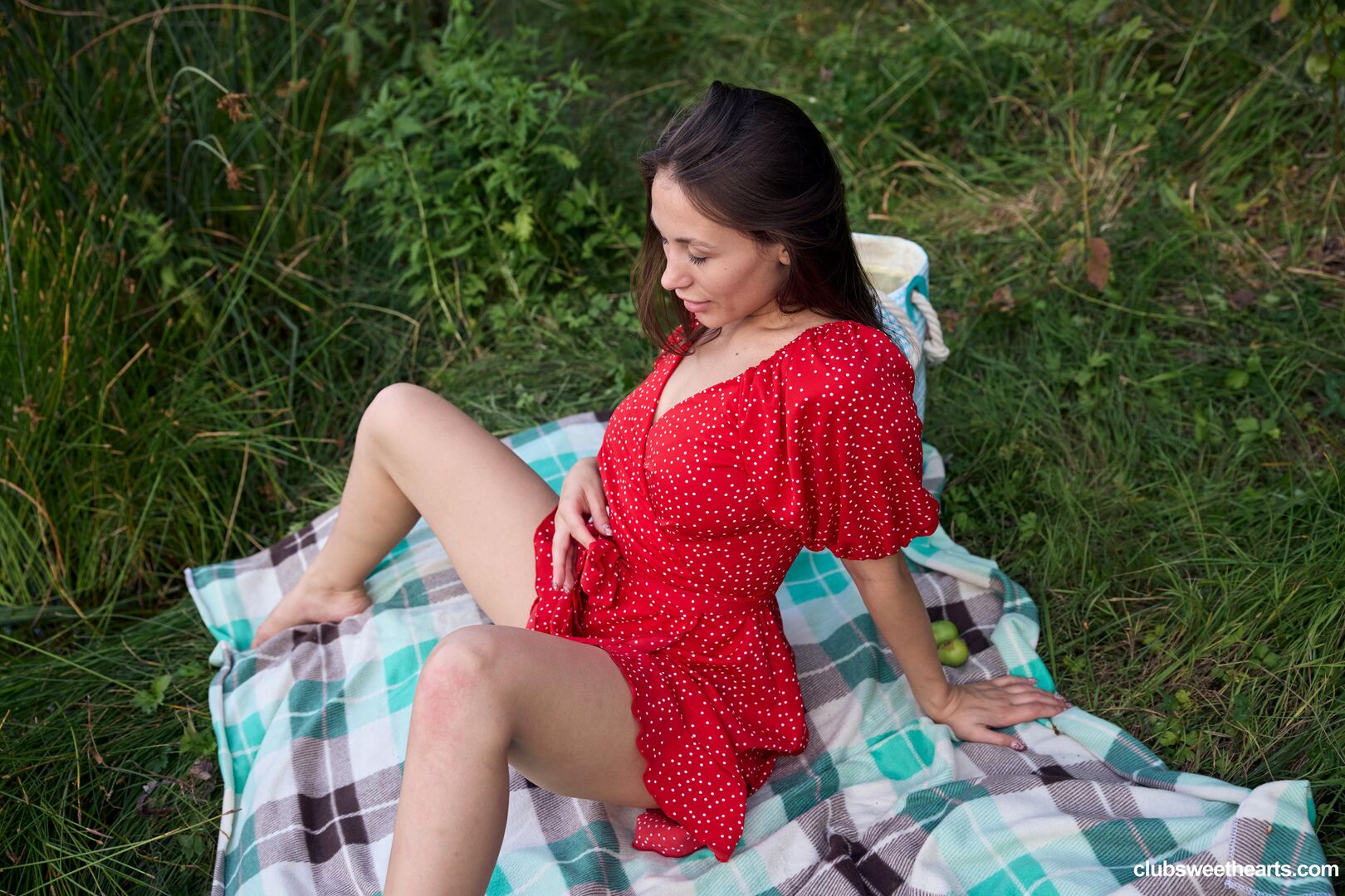 Sumiko gets hot by the lake