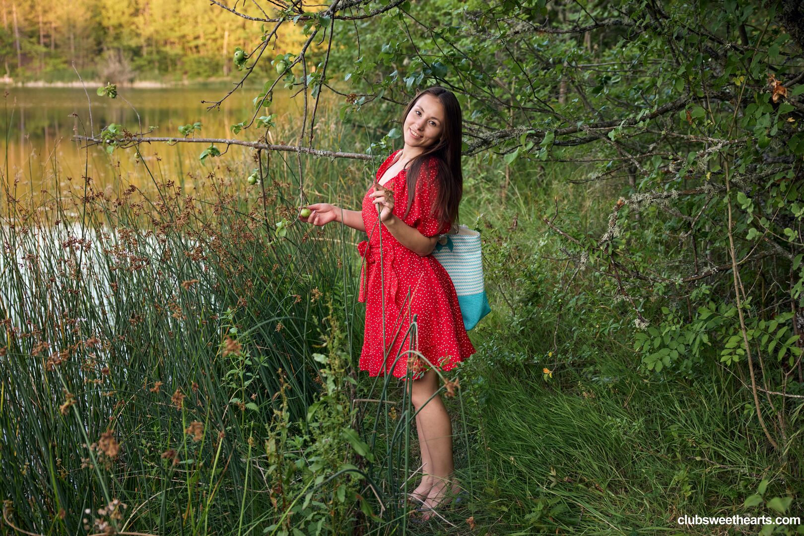 Sumiko gets hot by the lake