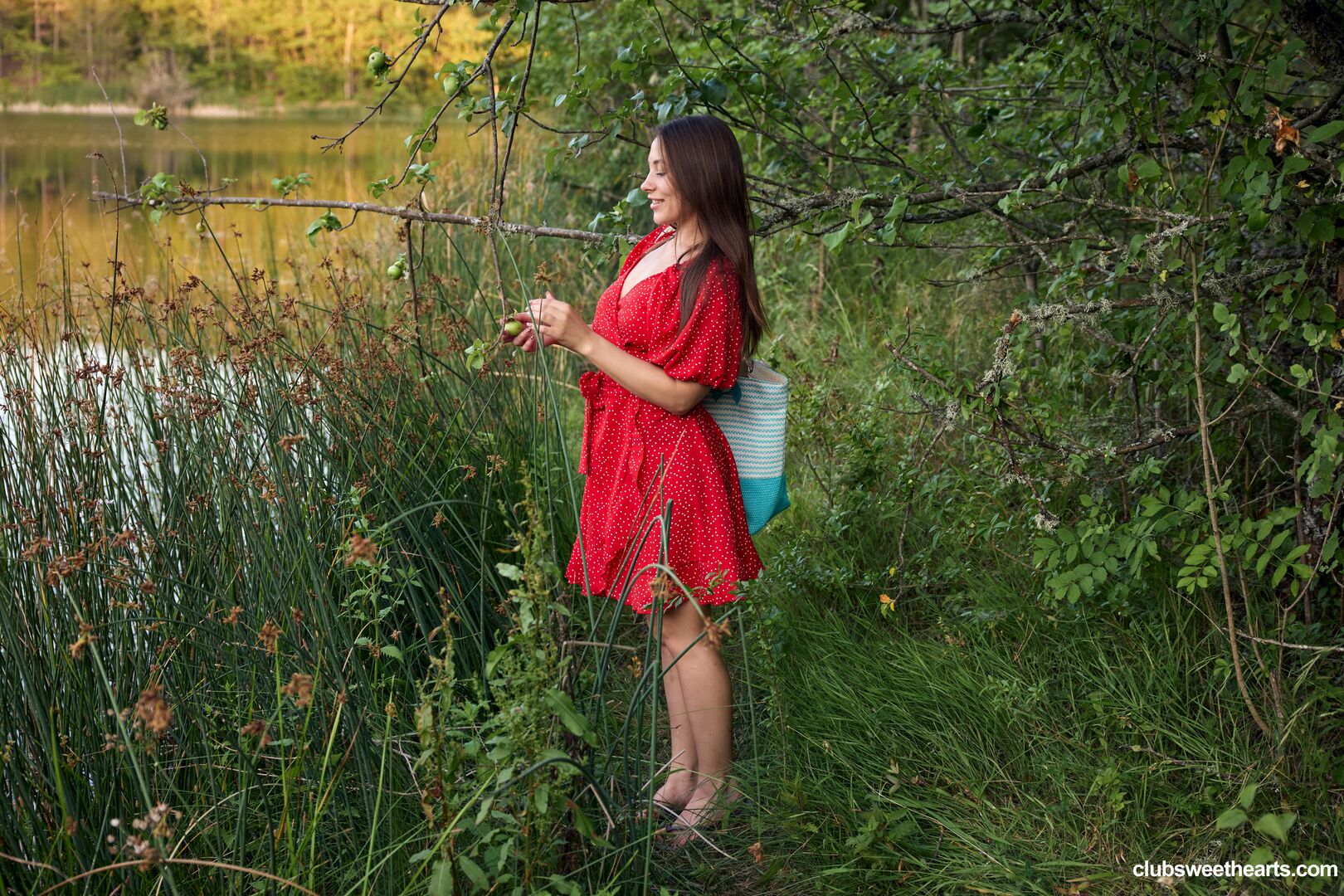 Sumiko gets hot by the lake