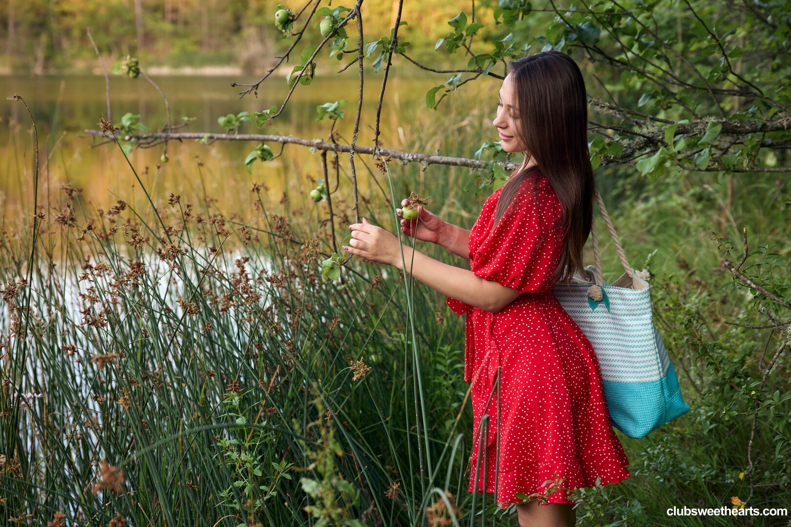 Sumiko gets hot by the lake