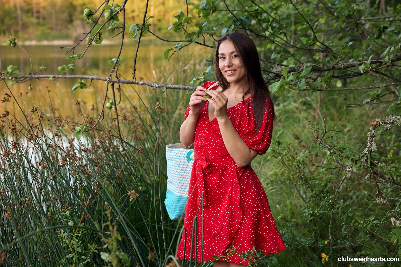 Sumiko gets hot by the lake