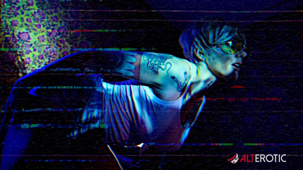 Kitty Quinn Plays Serial Killer Dahmer In This Surreal Solo