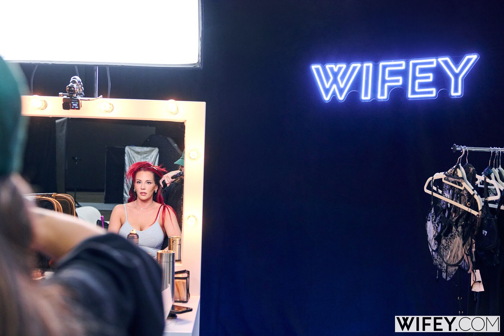 Brooke And Mr Blaze: Voluptuous Hotwife Gets Filled Up