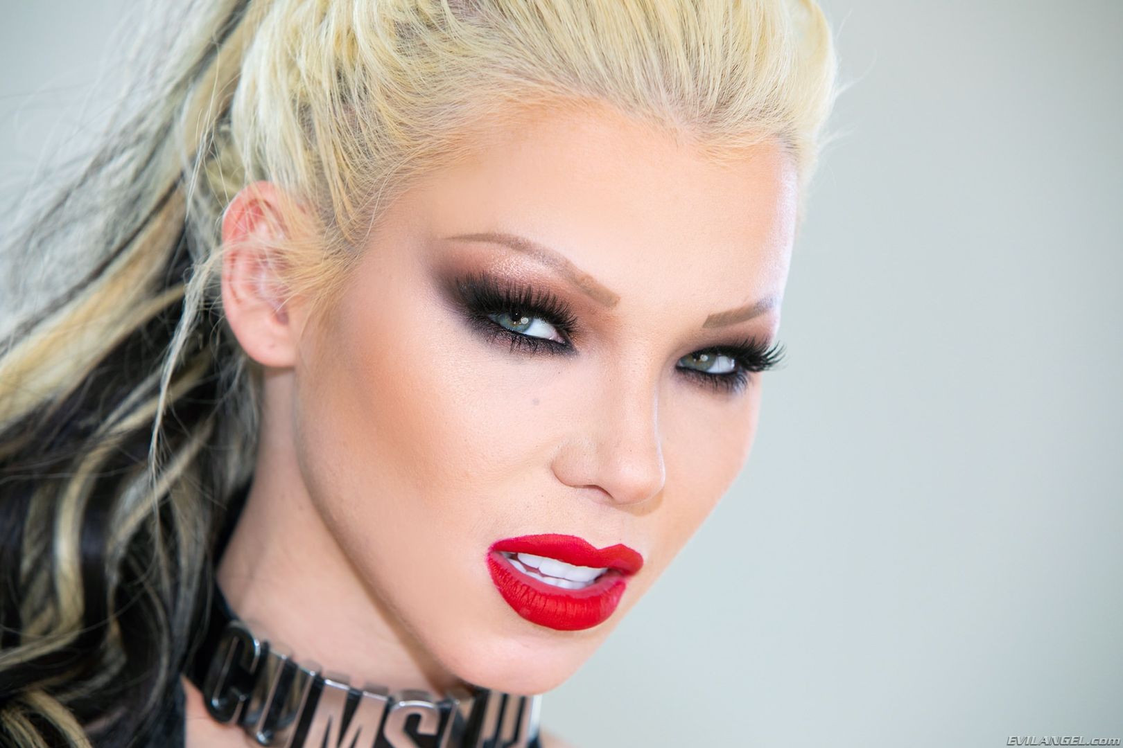 Squirting Barbie: DP/Triple-Anal 4-Way