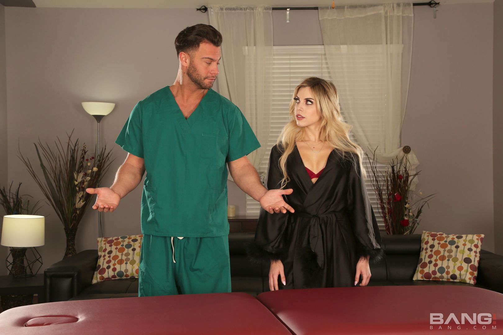 Allie Nicole Orders An In-Home Massage Session And Gets Fucked Raw!