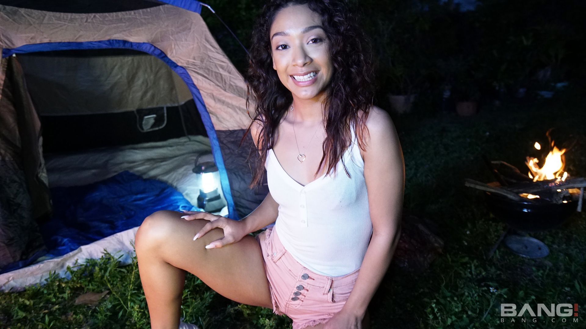 Sarah Lace Gets Pounded Deep In A Nighttime Camping Trip