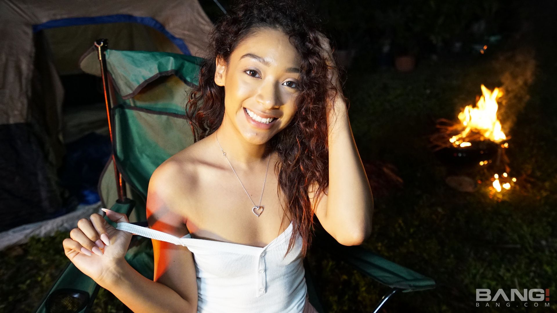 Sarah Lace Gets Pounded Deep In A Nighttime Camping Trip