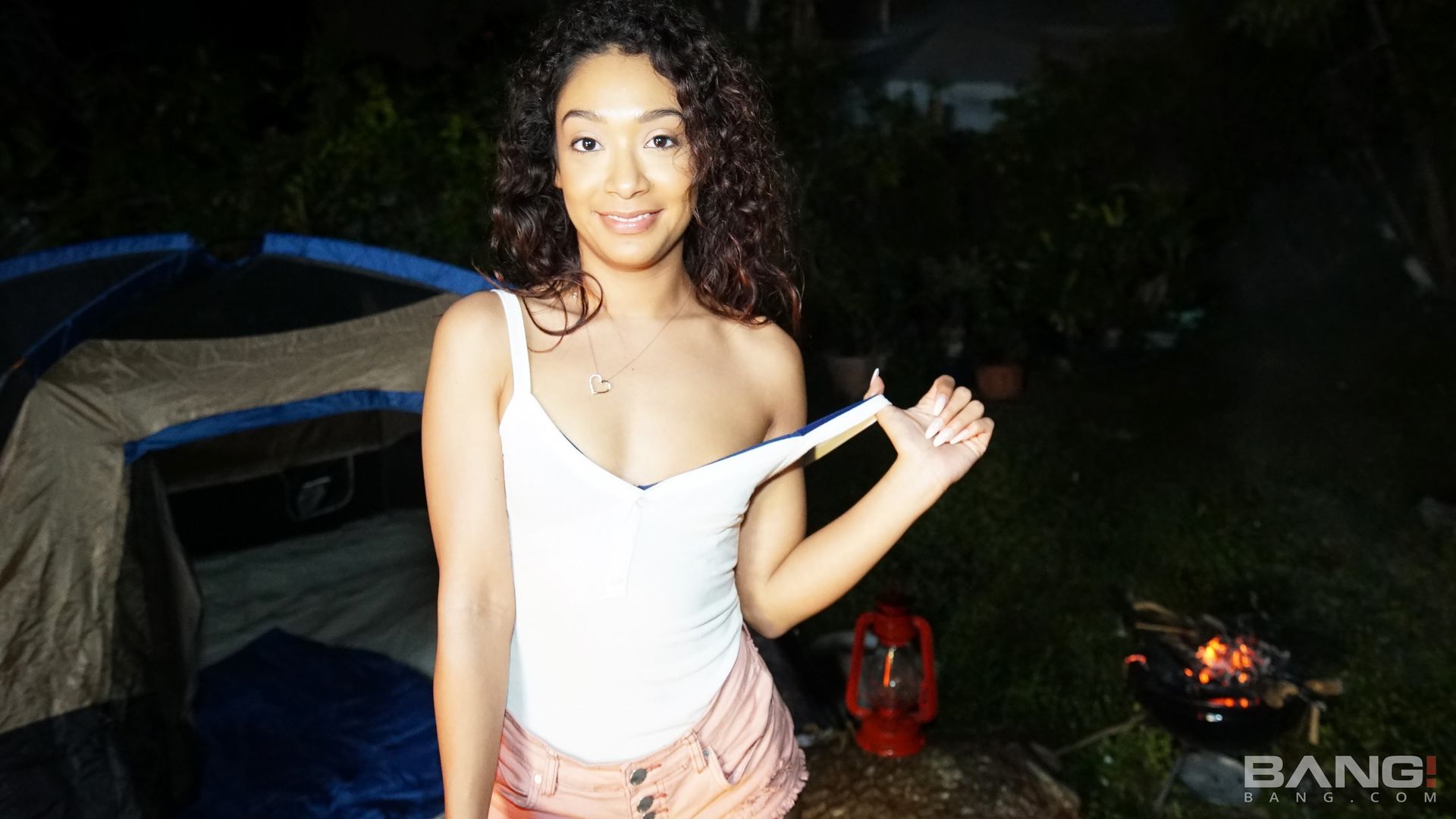 Sarah Lace Gets Pounded Deep In A Nighttime Camping Trip