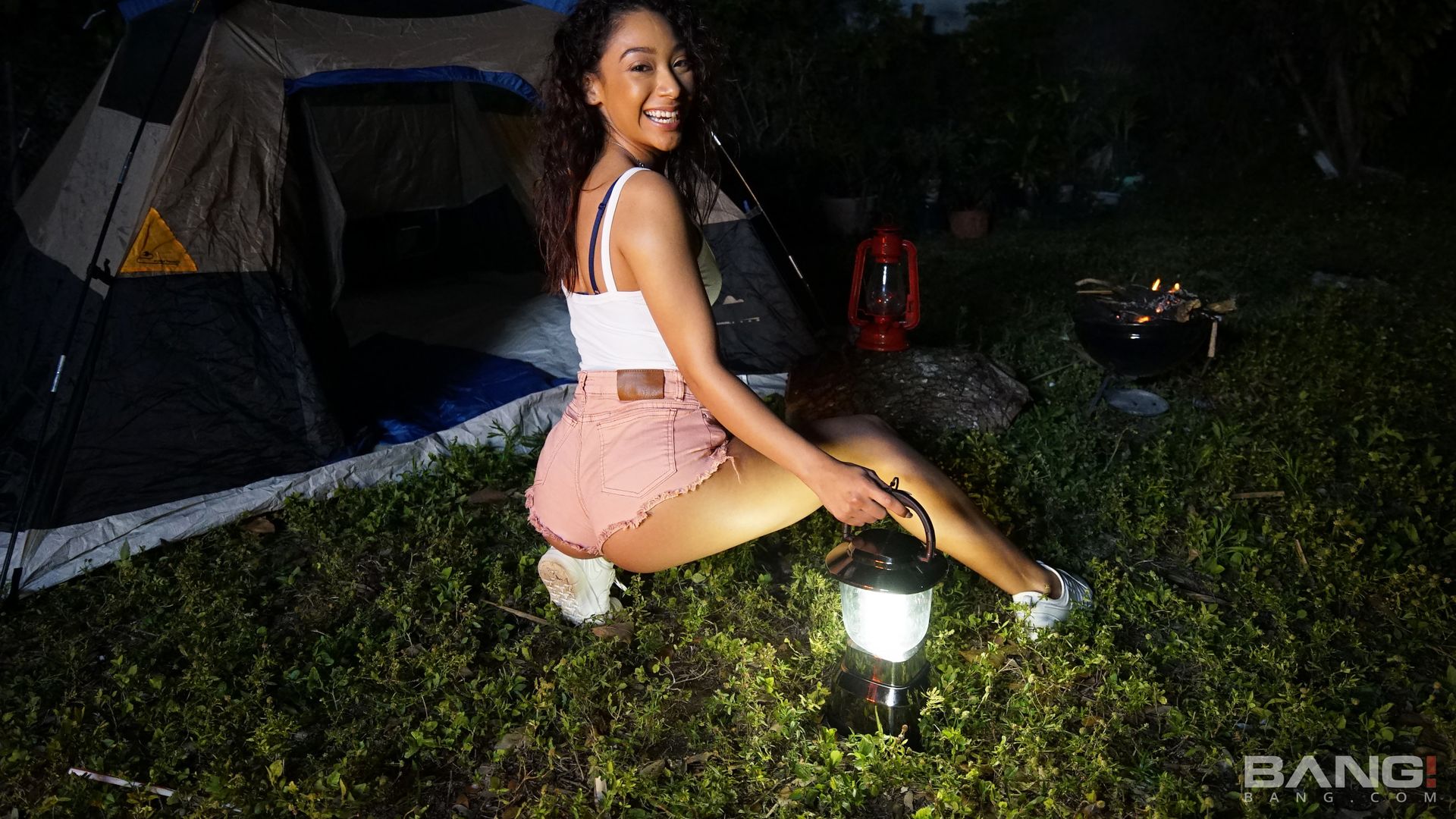 Sarah Lace Gets Pounded Deep In A Nighttime Camping Trip