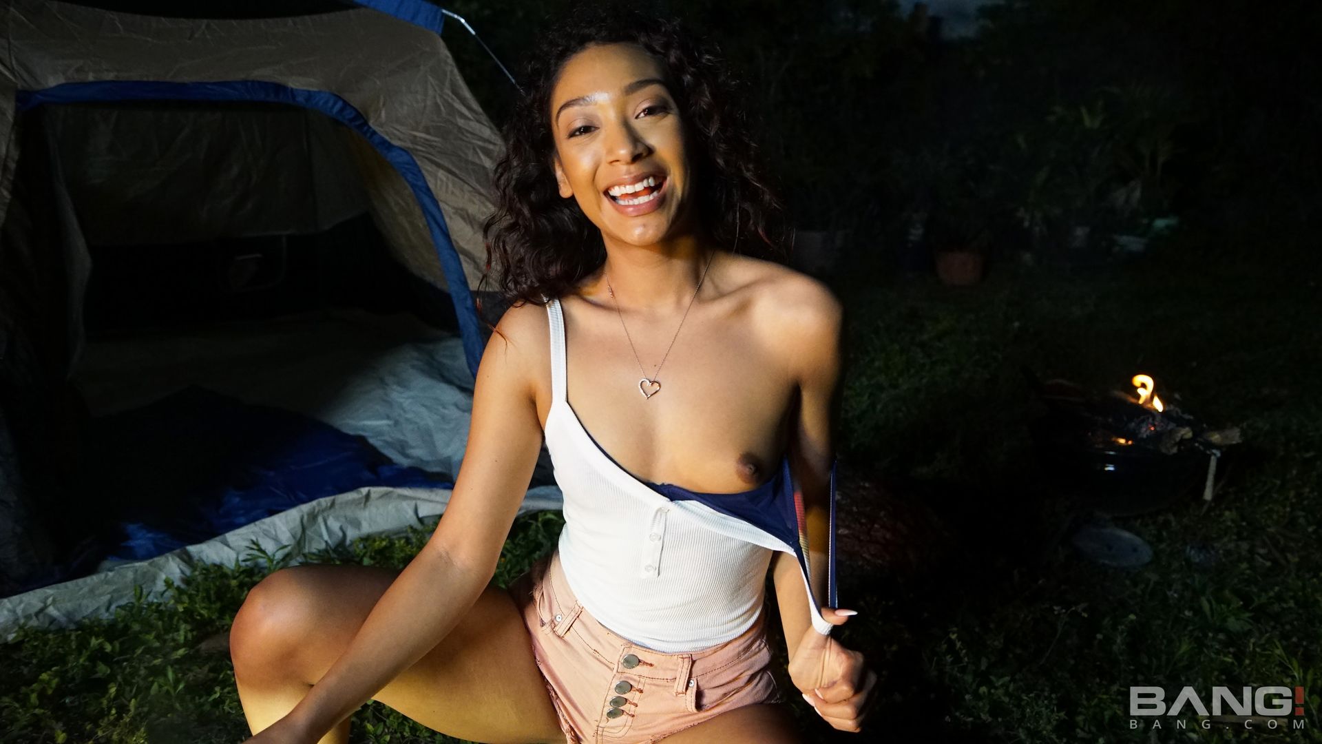 Sarah Lace Gets Pounded Deep In A Nighttime Camping Trip