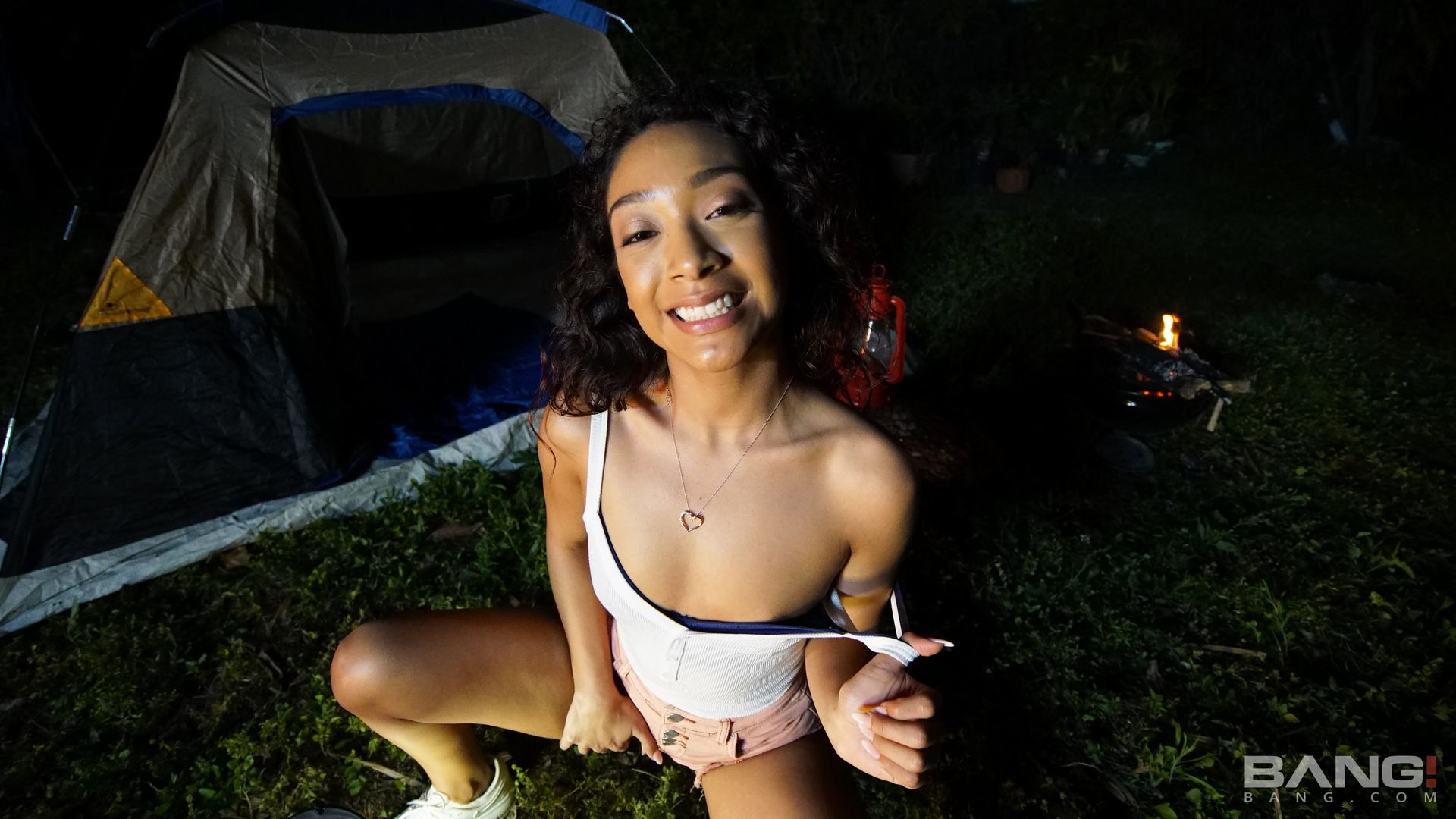 Sarah Lace Gets Pounded Deep In A Nighttime Camping Trip