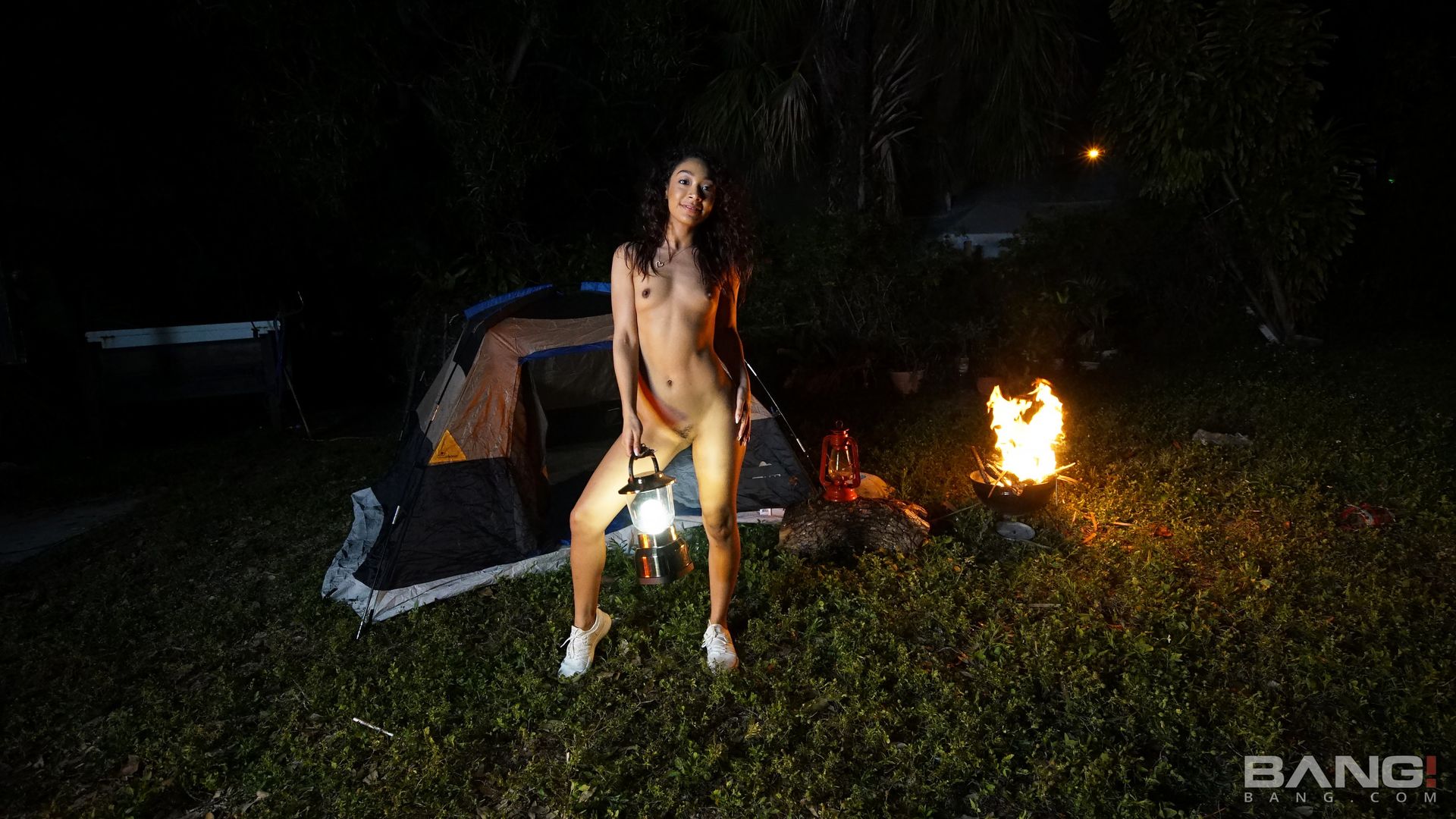 Sarah Lace Gets Pounded Deep In A Nighttime Camping Trip