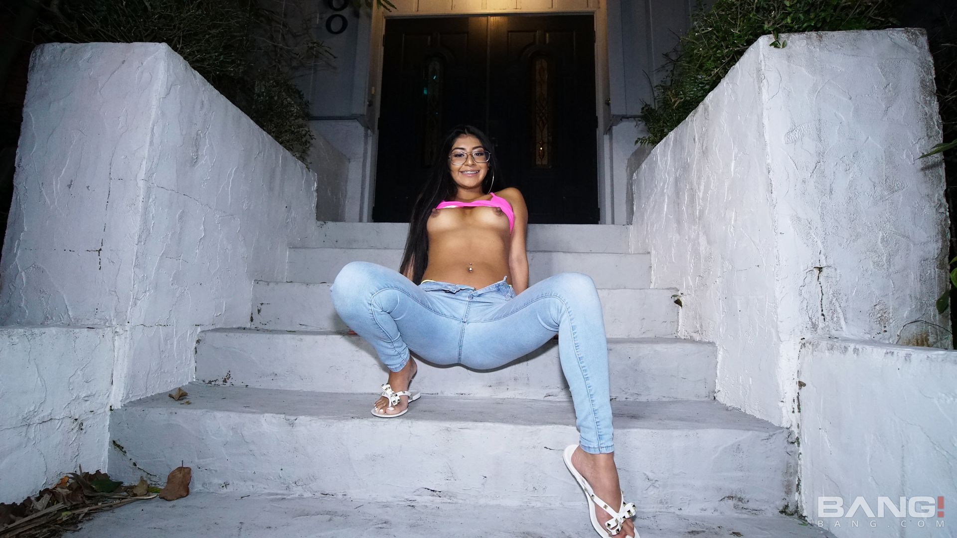 Binky Beal Gets Her Pussy Destroyed In Her Own Driveway