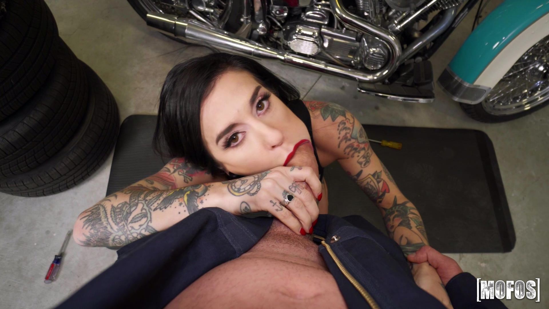 Squirting Biker Babe Fucks The Mechanic