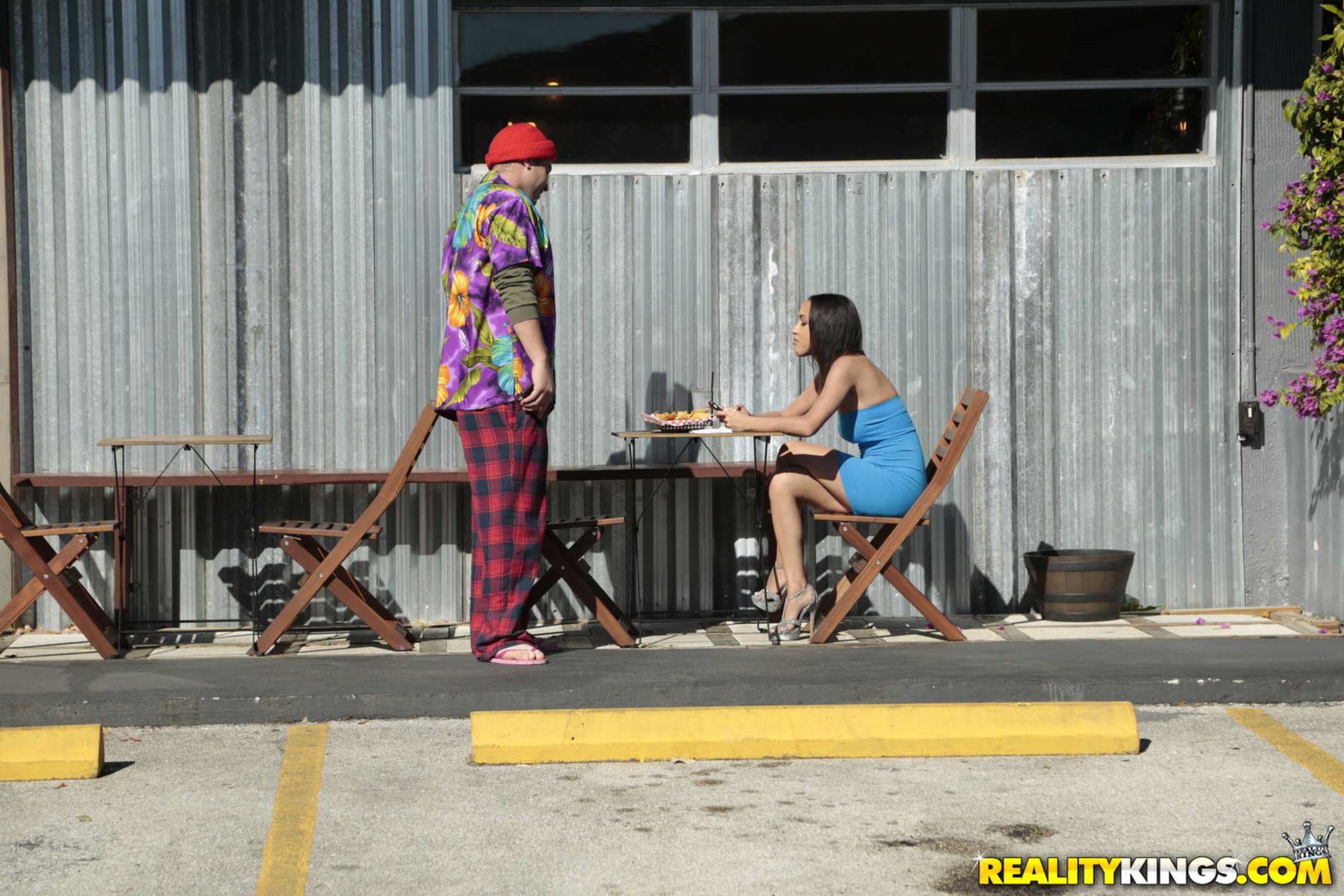 Pranking A Gold Digger